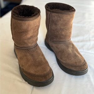 Ugg Ultimate Short Brown Women’s Sherpa lined Boots size 6